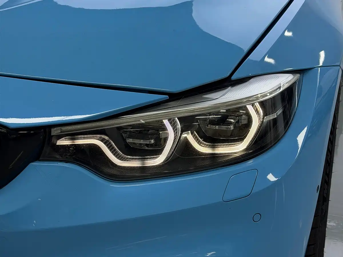 Photo 9 - BMW M4