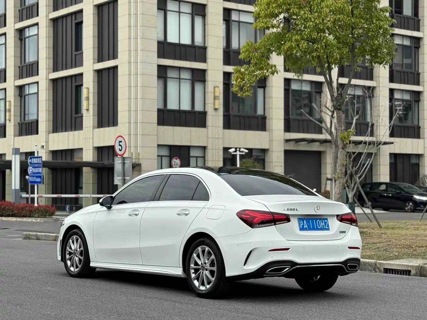 Mercedes-Benz A-Class 2021 A 200 L Sport Sedan Fashion Edition фото 6