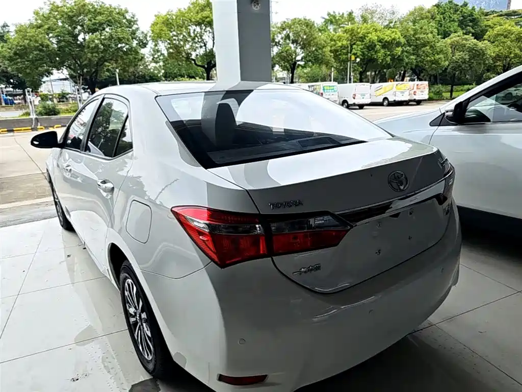 Toyota Corolla 2017 Facelift 1.2T S-CVT GL-i фото 5