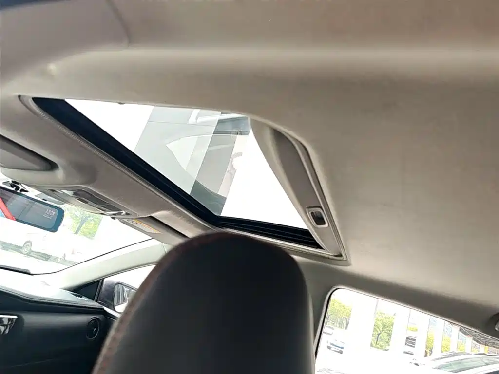 Toyota Corolla 2017 Facelift 1.2T S-CVT GL-i фото 17