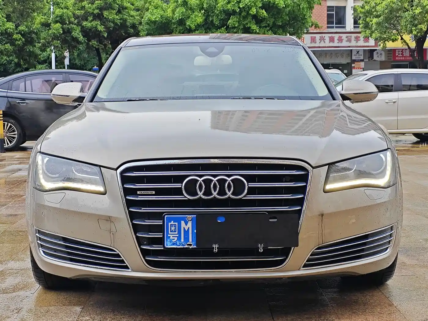 Фото 2 - Audi A8