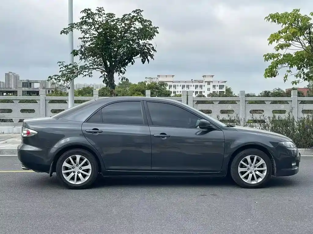Photo 8 - Mazda 6