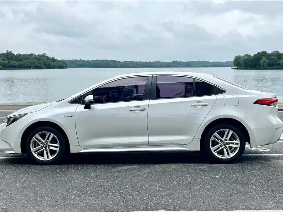 Toyota Levin 2021 Dual Engine 1.8H E-CVT Luxury Edition фото 7