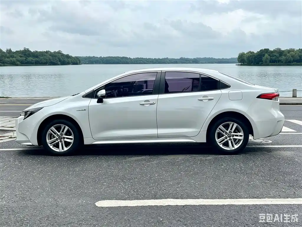 Toyota Levin 2021 Dual Engine 1.8H E-CVT Luxury Edition фото 3