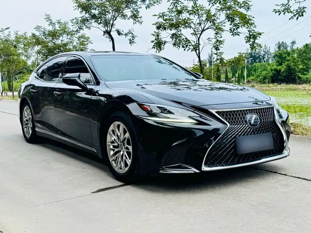Фото 21 - Lexus LS