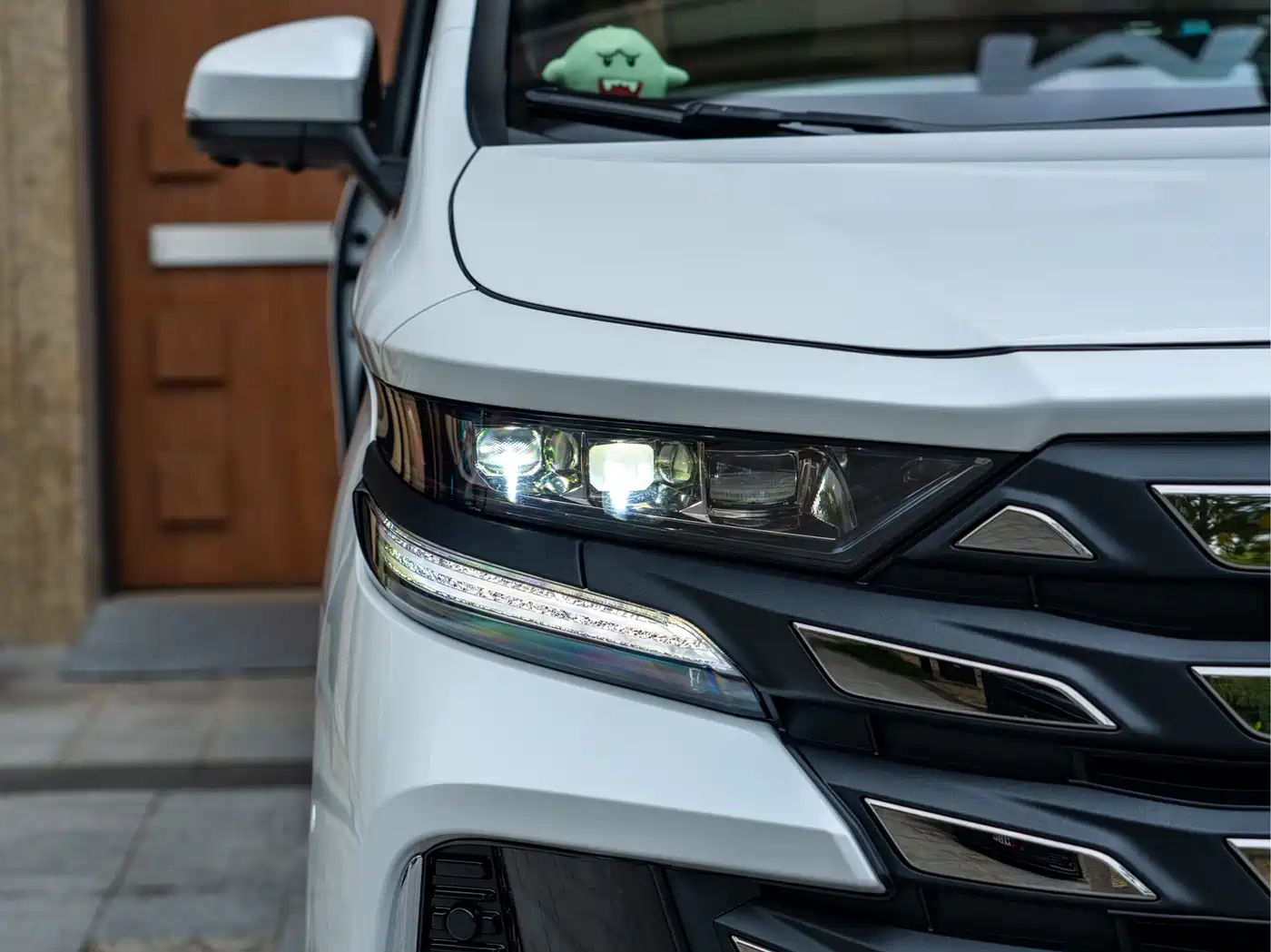 Toyota Vellfire 2024 Crown Hybrid 2.5L Executive Premium Edition фото 14