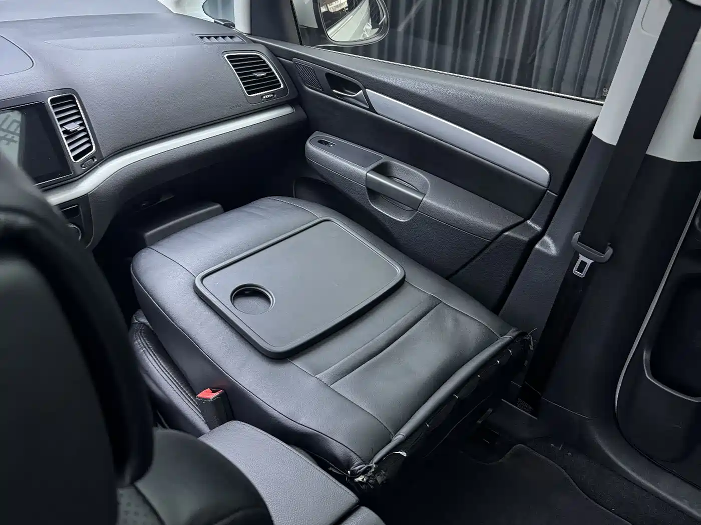Volkswagen Sharan 2016 380TSI Comfort 7-seater фото 8