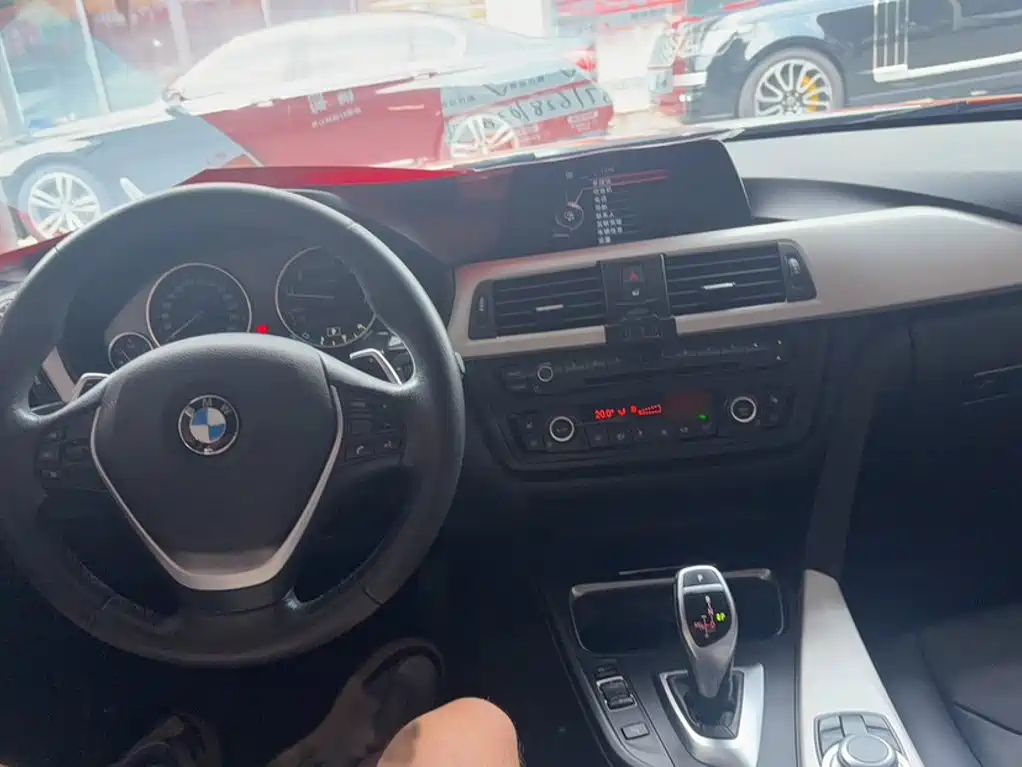 صورة 13 - BMW 3 Series