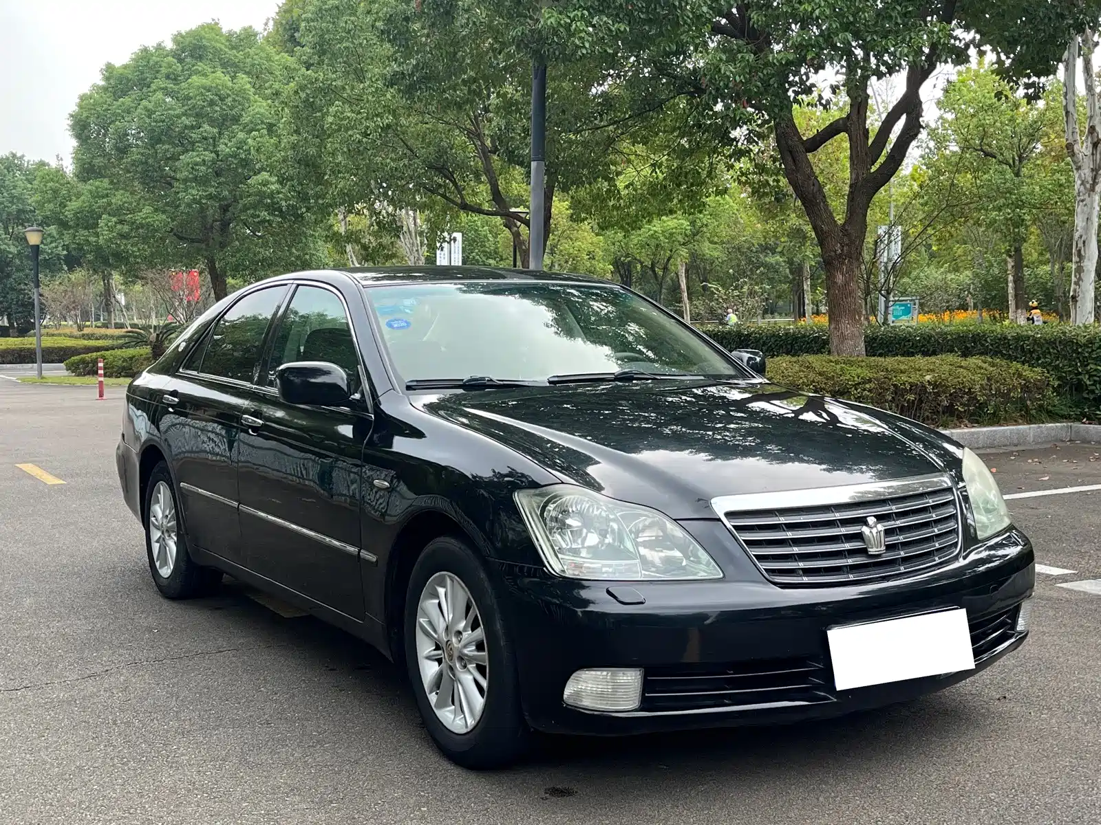 Фото 3 - Toyota Crown