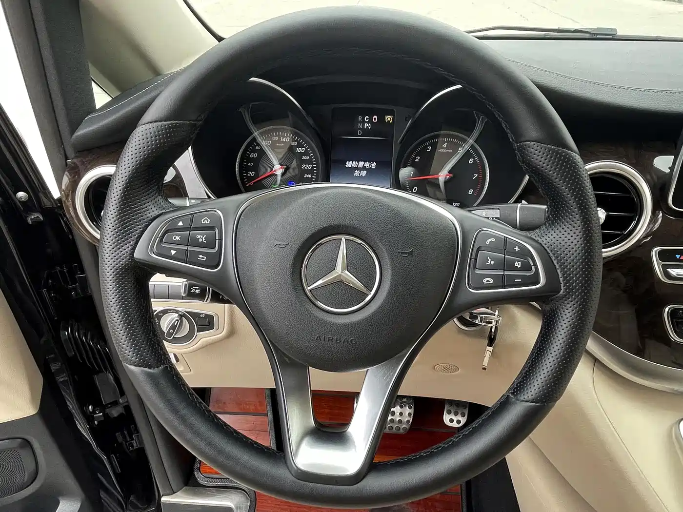 Mercedes-Benz V-Class 2018 V 260 L Premium Long Wheelbase Edition China VI фото 6