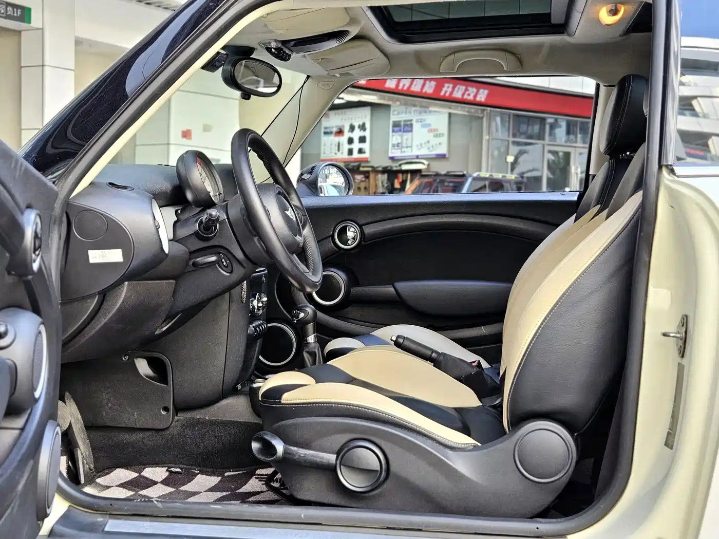 MINI CLUBMAN 2012 2011 1.6L COOPER Fun