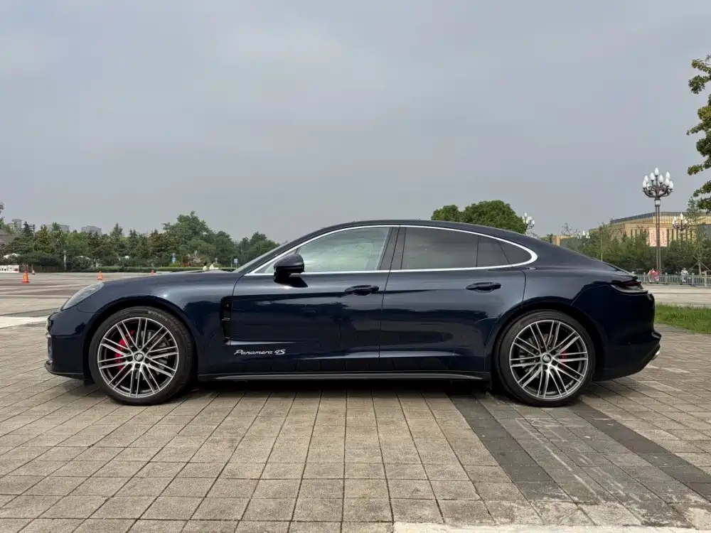 Фото 10 - Porsche Panamera