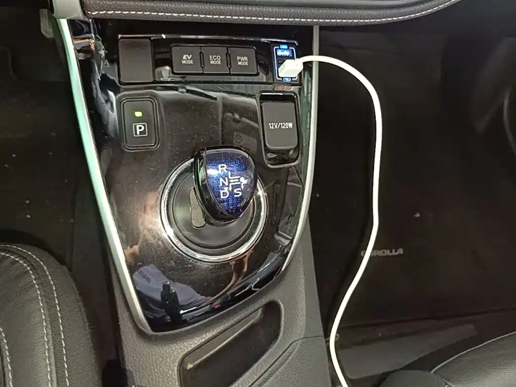 Toyota Corolla 2017 Facelift Hybrid 1.8L E-CVT Elite Edition фото 14