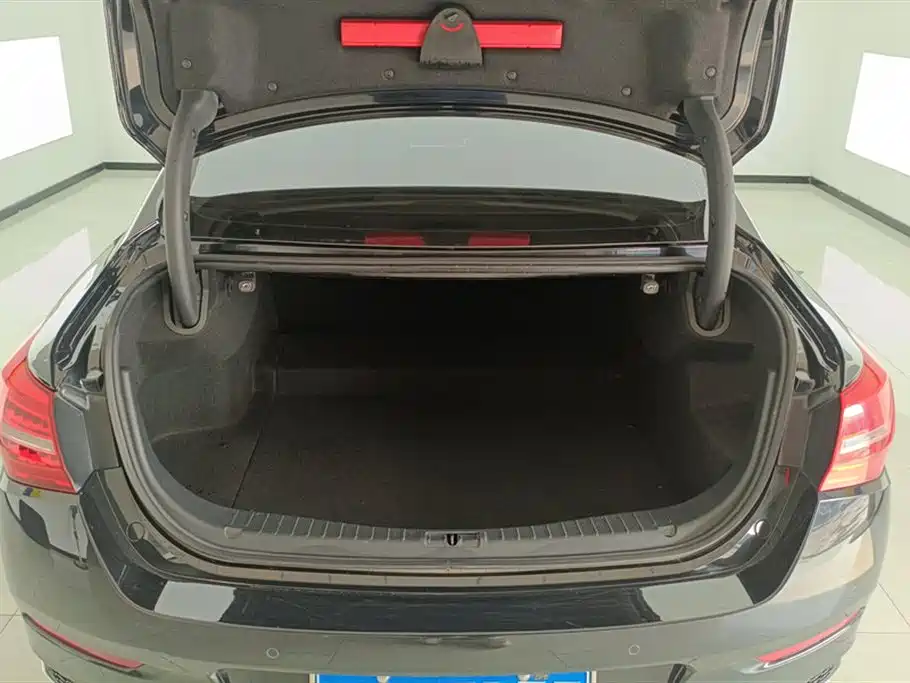 Hongqi H5 2020 1.8T Automatic Smart Connection Qi Rhythm Edition фото 4