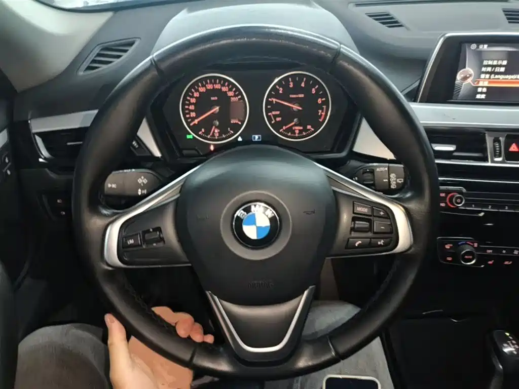 BMW X1 2016 sDrive18Li Premium Model фото 10