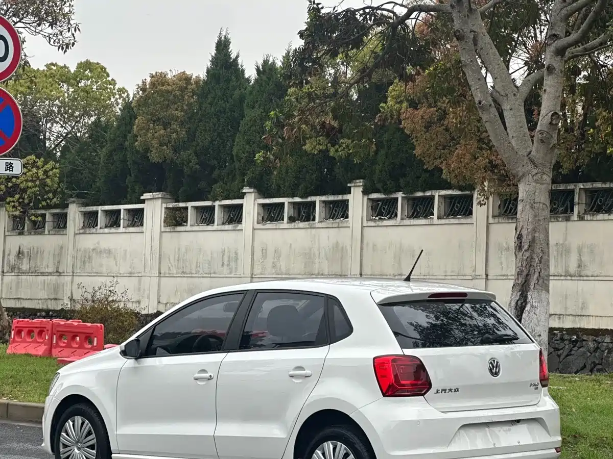 Volkswagen Polo 2016 1.6L Automatic Comfort фото 4