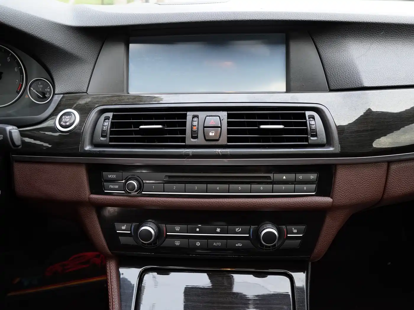 BMW 5 Series 2011 535Li Luxury фото 9