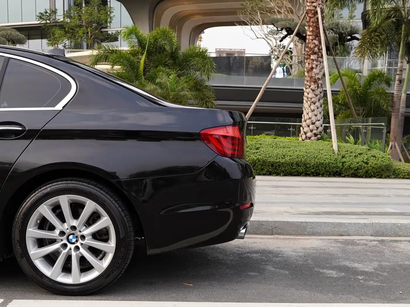 BMW 5 Series 2011 535Li Luxury фото 22