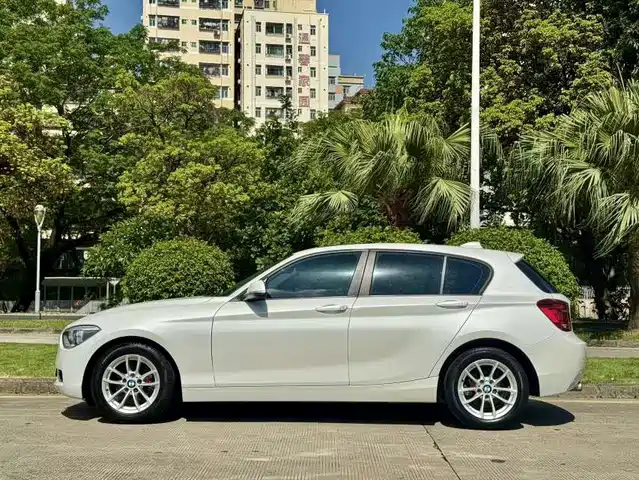 BMW 1 Series (Import) 2013 Facelift 118i Leading Model — фото 3