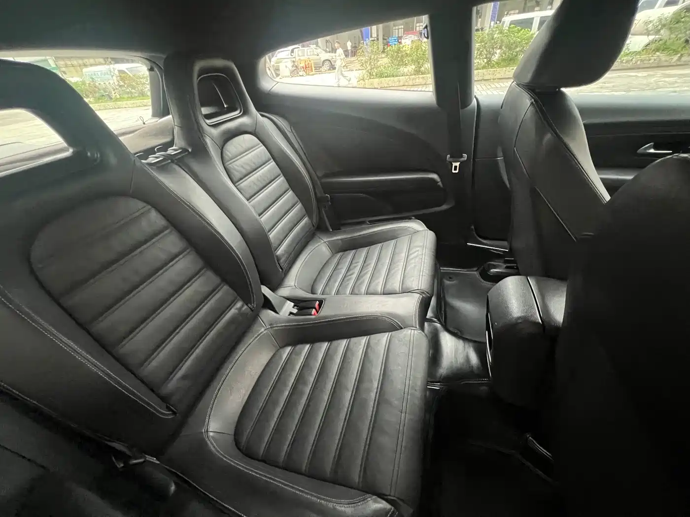 Volkswagen Scirocco 2011 2.0TSI R-Line фото 6