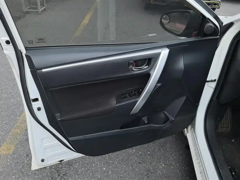 Toyota Corolla 2017 Facelift Hybrid 1.8L E-CVT Leading Edition фото 7