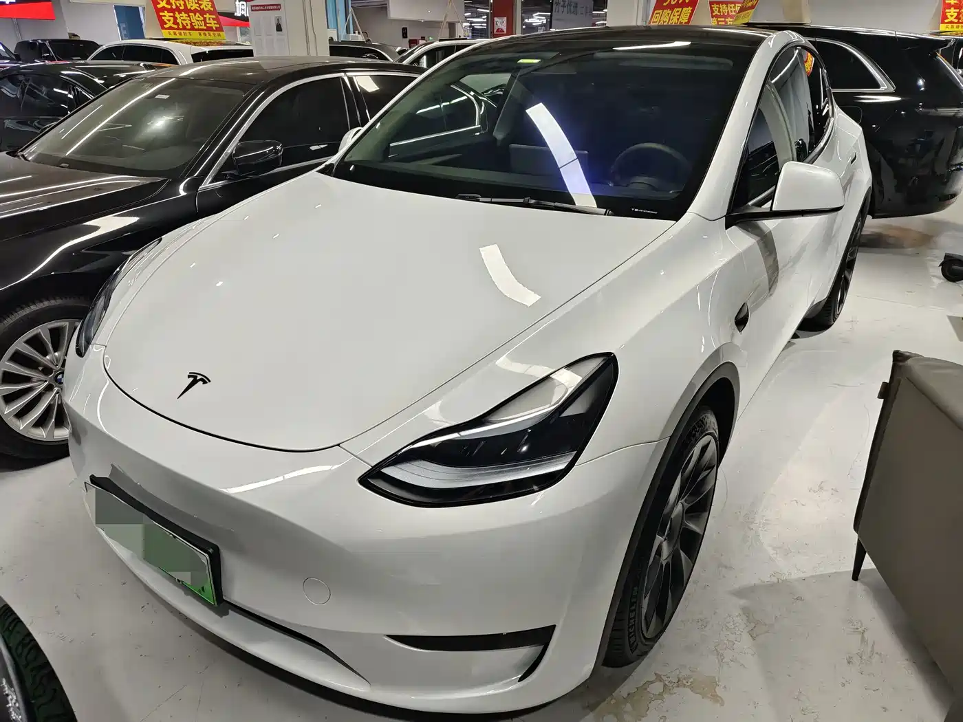 Tesla Model Y 2024