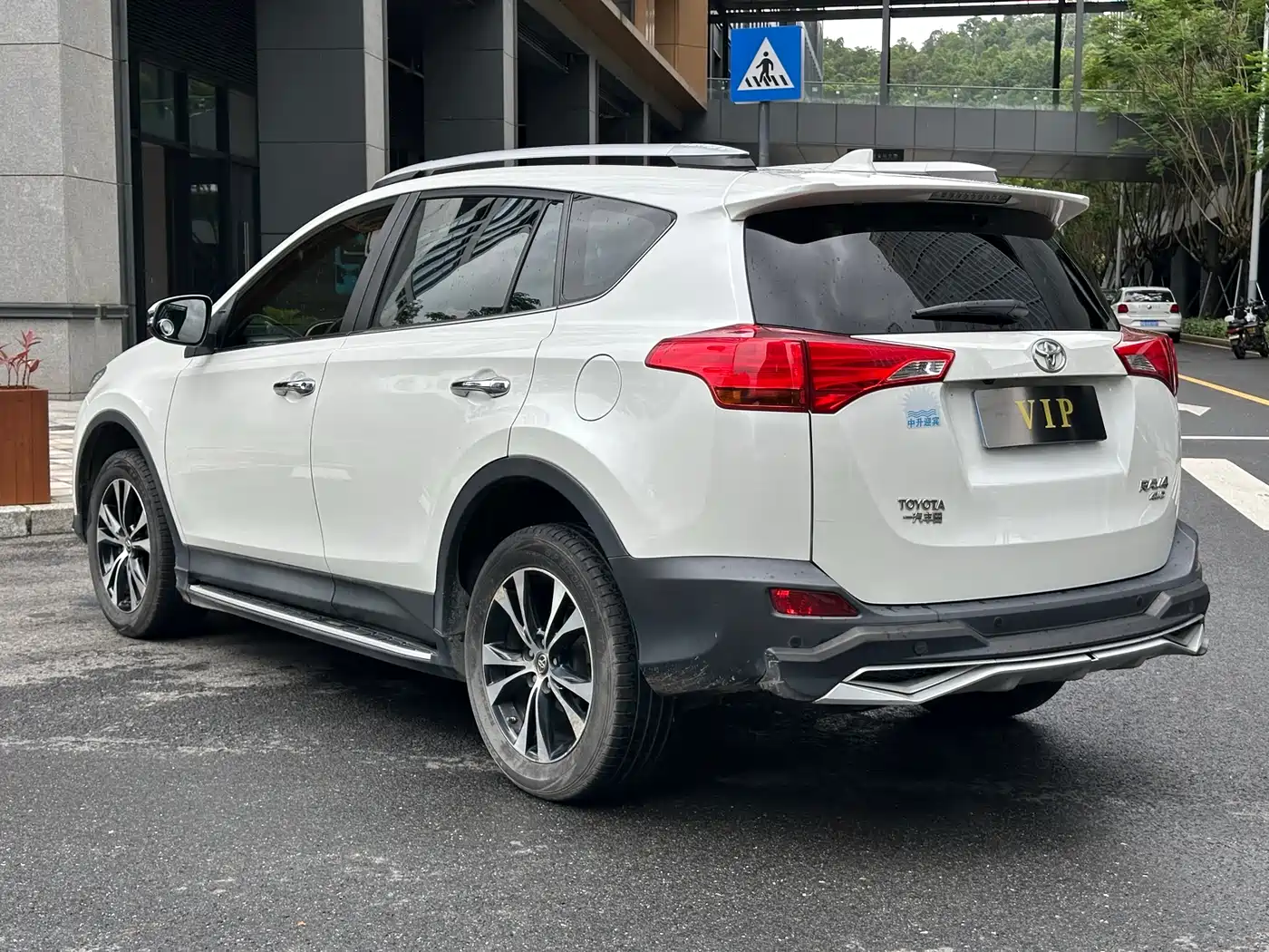 Toyota RAV4 Rongfang 2015 2.5L Automatic 4WD Elite Edition фото 6