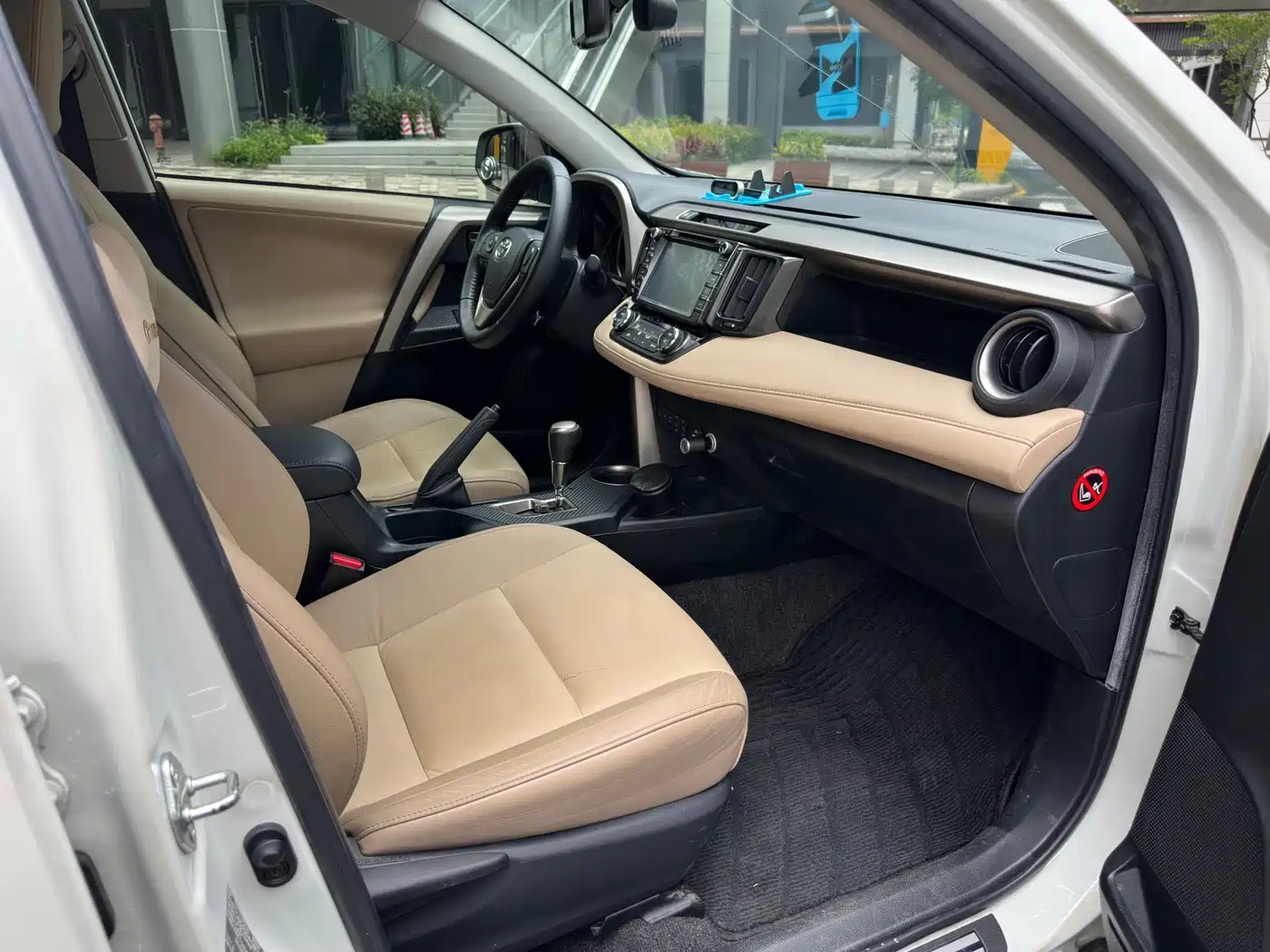 Toyota RAV4 Rongfang 2015 2.5L Automatic 4WD Elite Edition фото 9