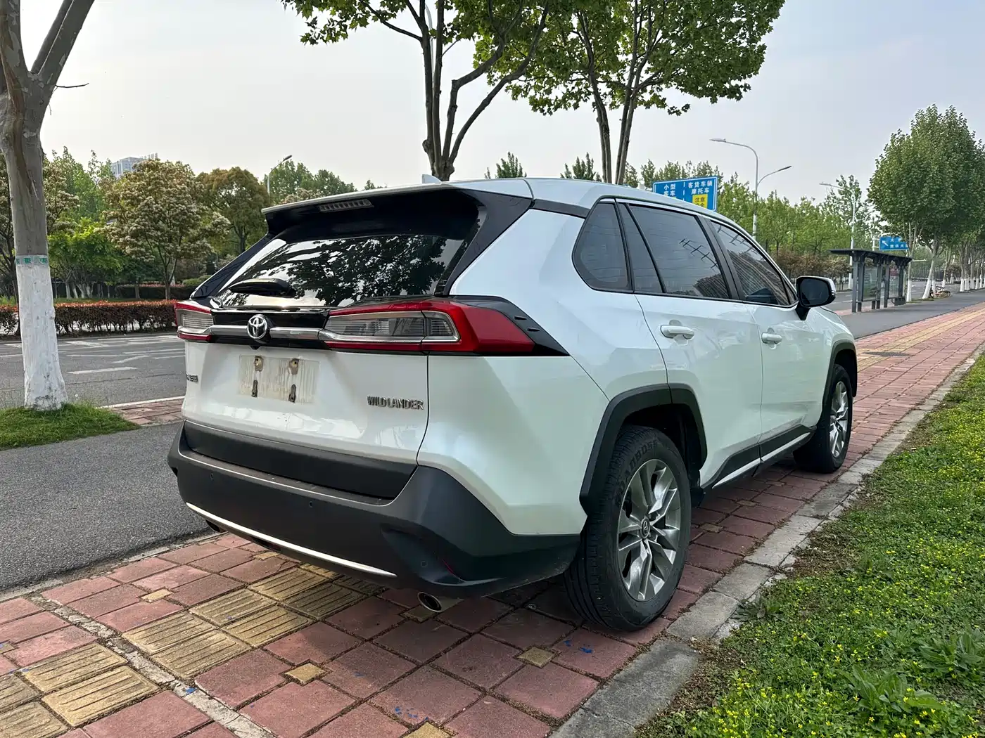 Toyota Wildlander 2022 2.0L CVT FWD Luxury Edition фото 4