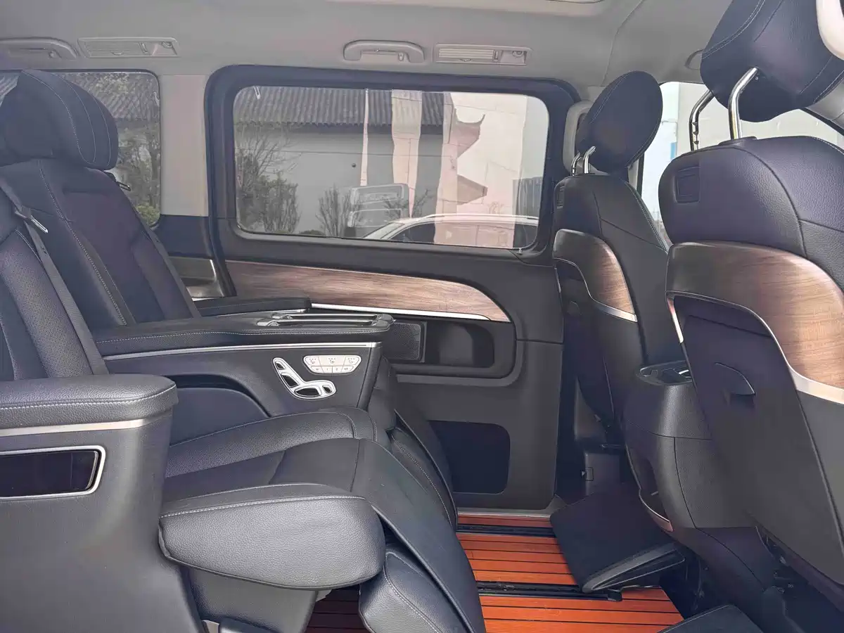 Mercedes-Benz V-Class 2020 Model V 260 L Long Wheelbase Luxury фото 12