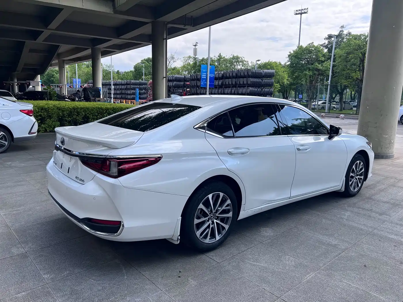 Lexus ES 2023 200 Excellence Edition фото 4