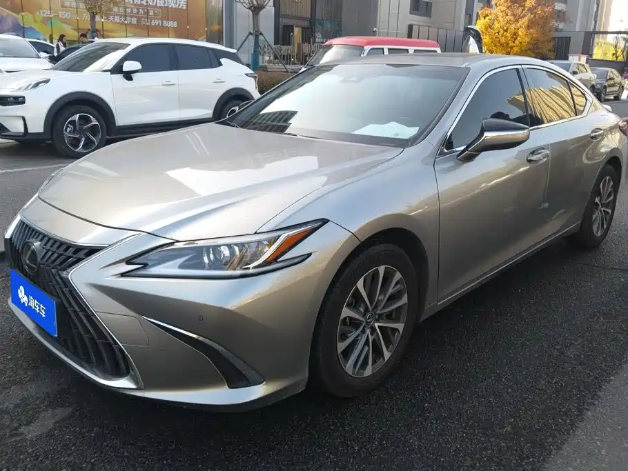 Lexus ES 2023 — пригон из Китая