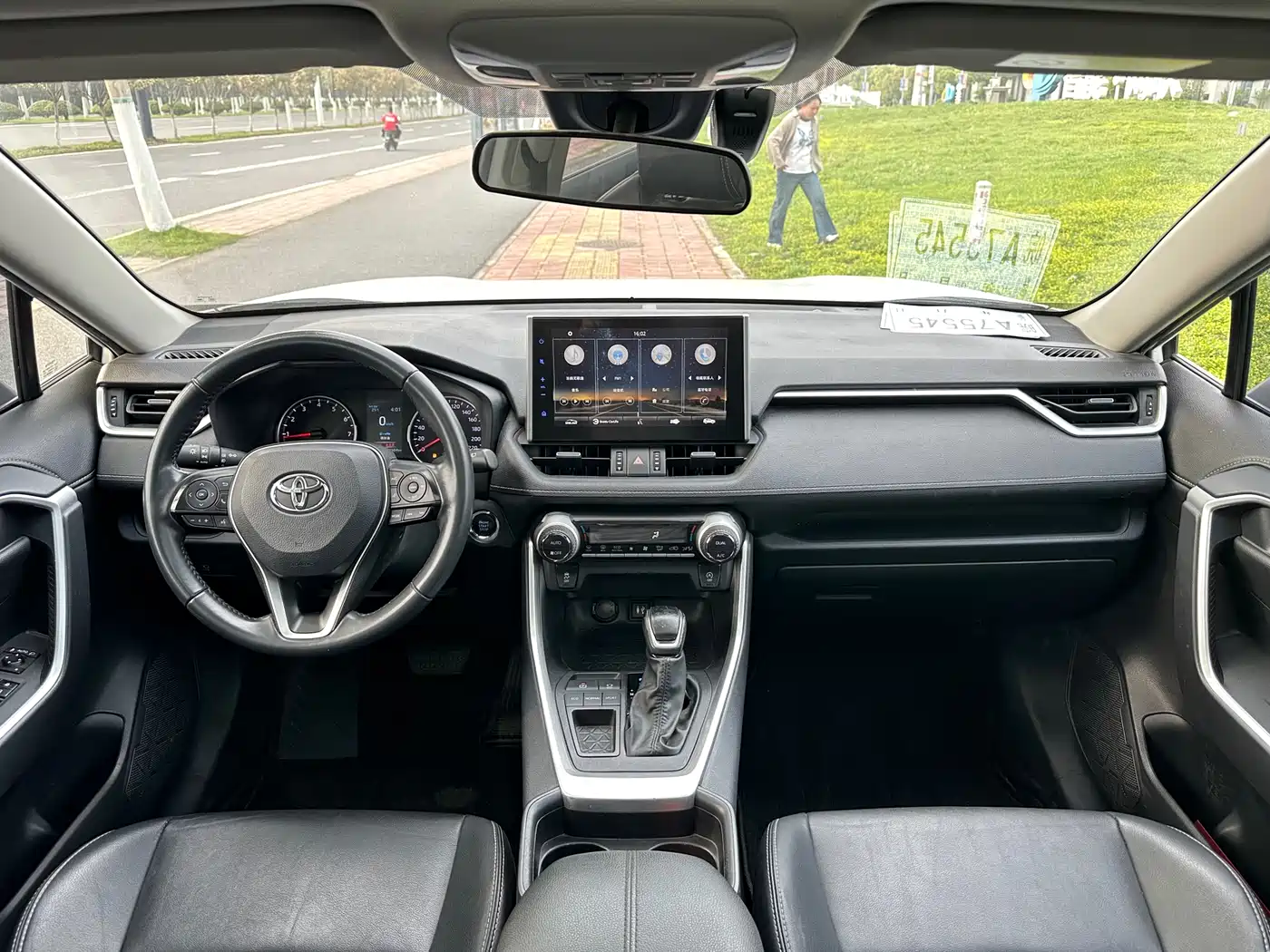Toyota Wildlander 2022 2.0L CVT FWD Luxury Edition фото 15