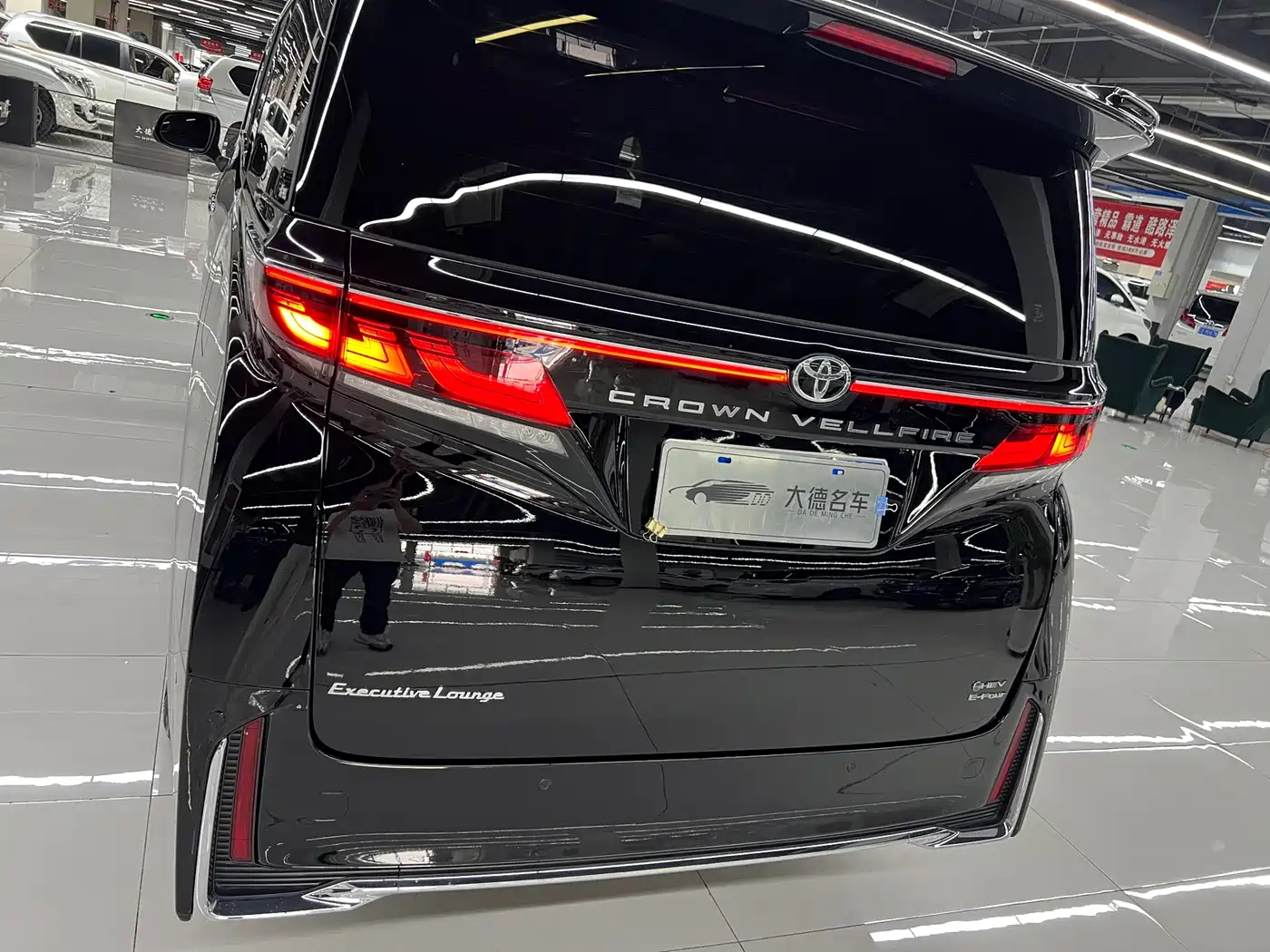 Toyota Vellfire 2024 Crown Hybrid 2.5L Executive Premium Edition фото 7