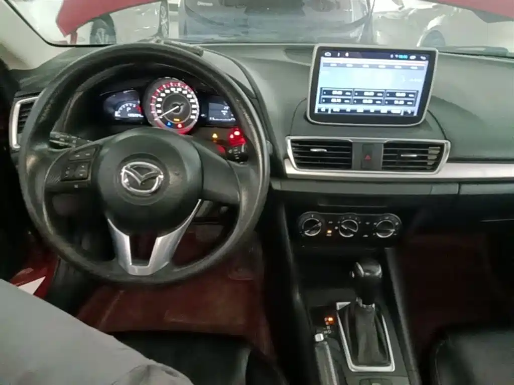 Фото 10 - Mazda Mazda 3