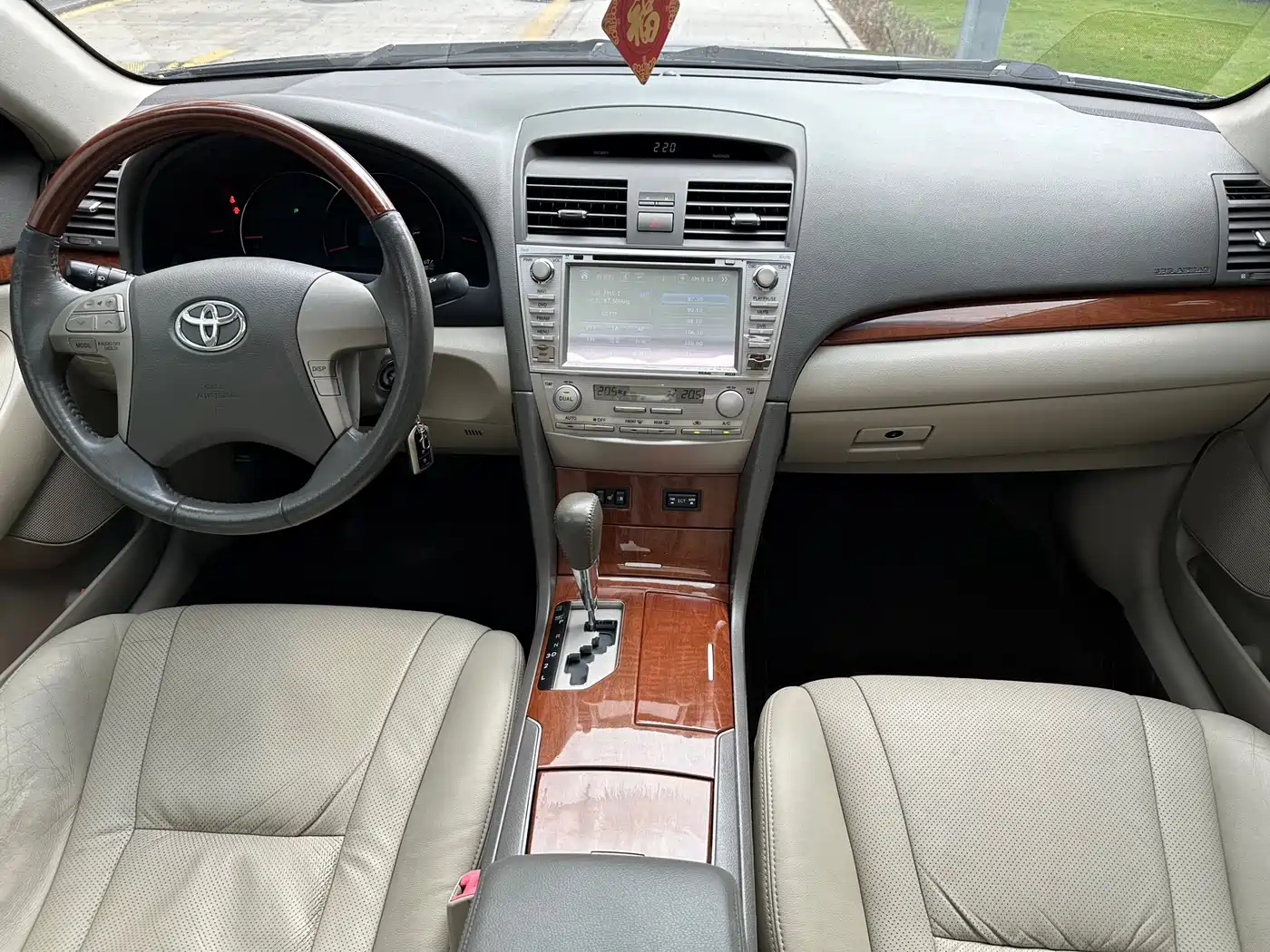 Toyota Camry 2012 200G Classic Luxury Edition фото 8