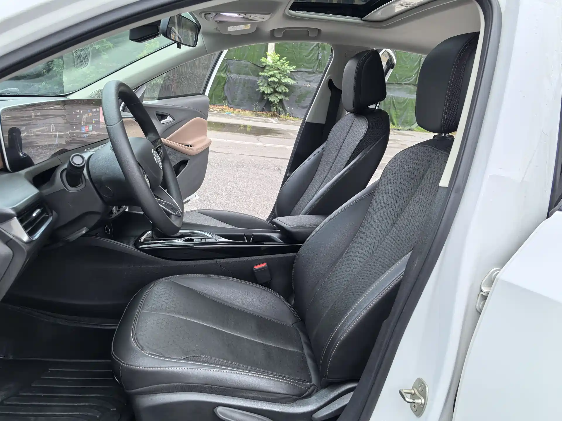 Photo 21 - Buick Verano