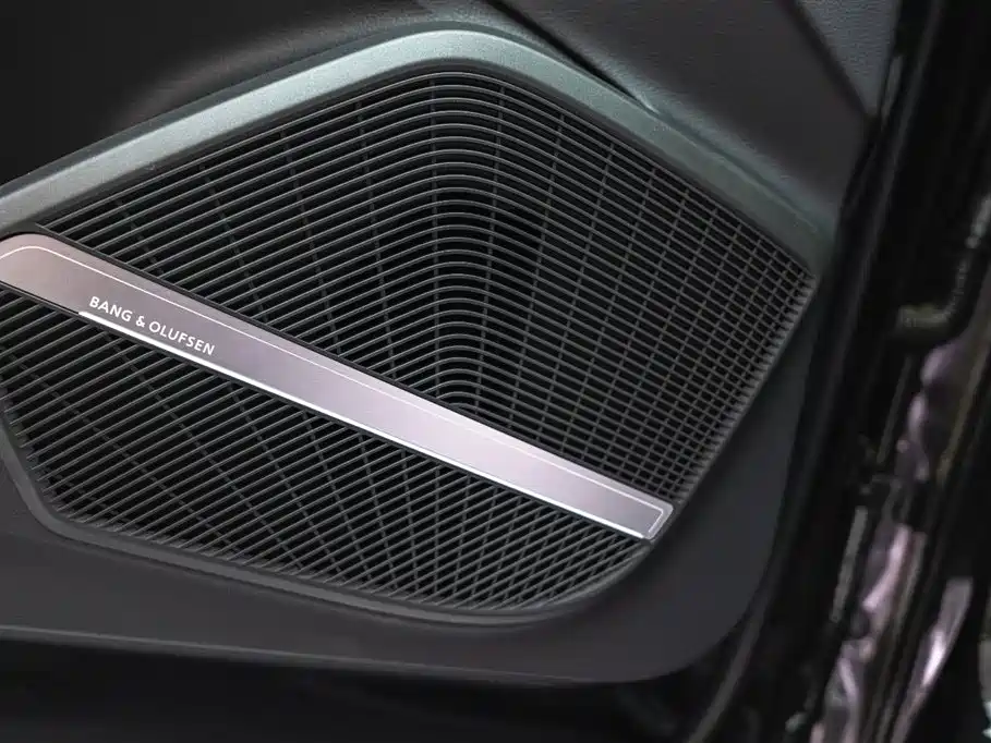 Audi Q5L 2025 Model Year Facelift 45th Anniversary Edition 45 TFSI Luxury Dynamic фото 17
