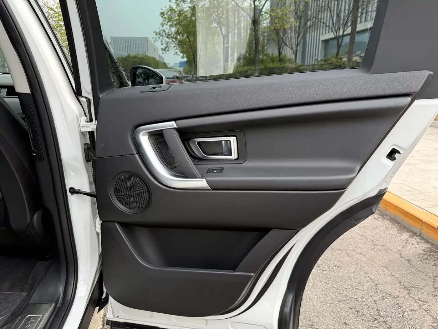 Land Rover Discovery Sport 2018 240PS SE Edition фото 18