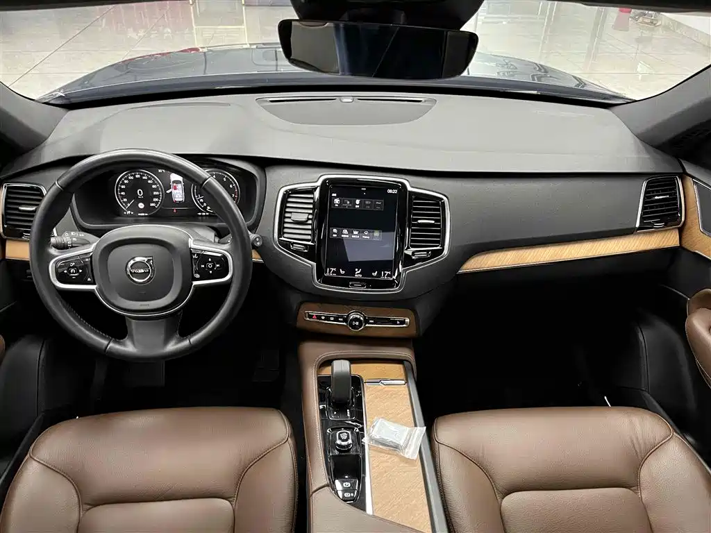 VOLVO XC90