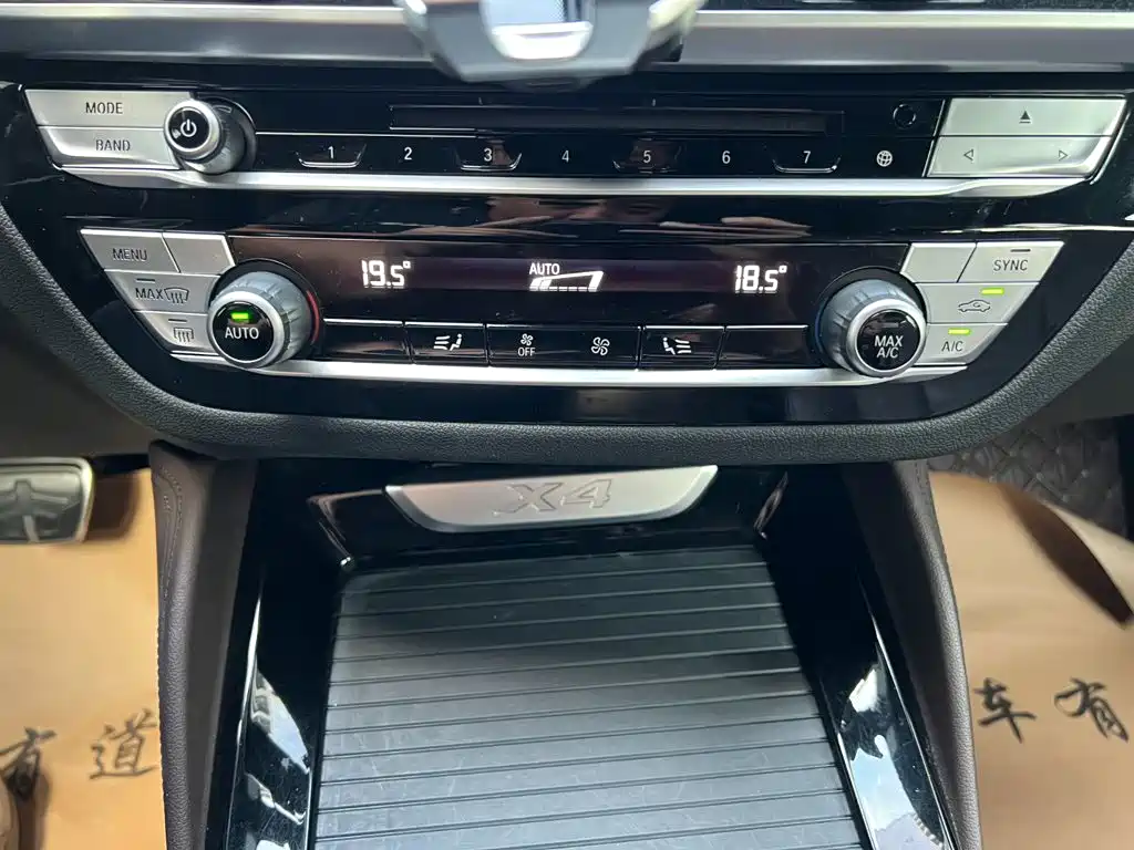 Photo 12 - BMW X4