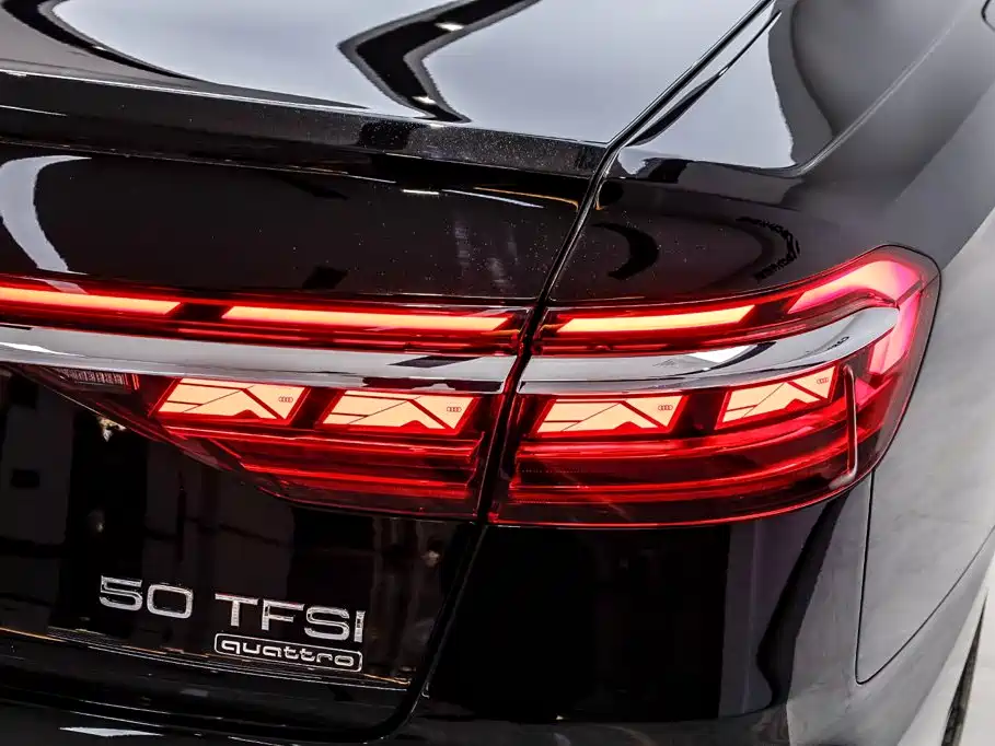Фото 11 - Audi A8