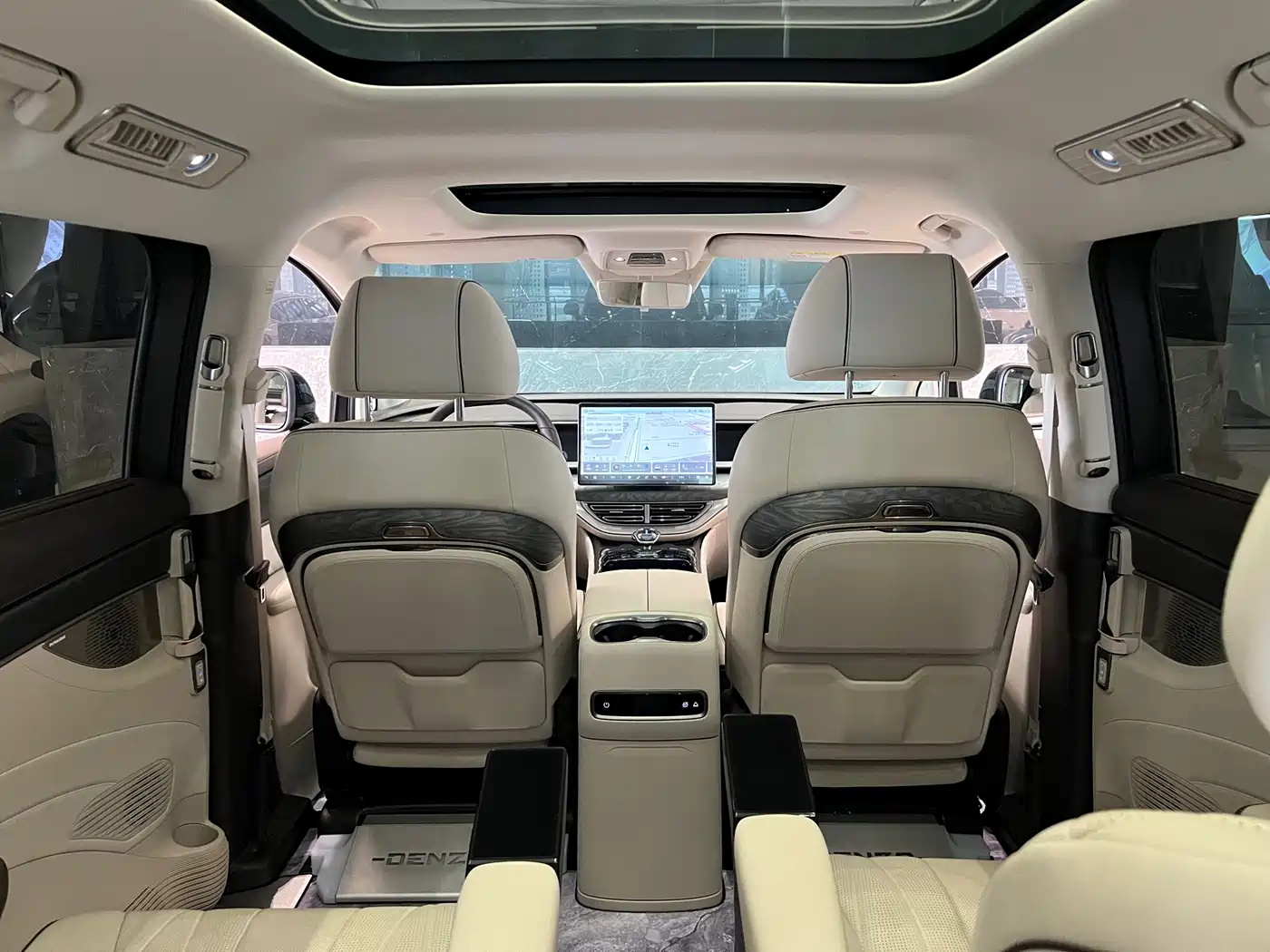 Denza D9 2024 DM-i 1050 Premium фото 6