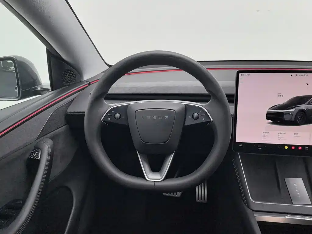 Photo 11 - Tesla Model Y