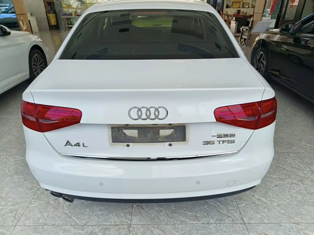 Фото 6 - Audi A4L