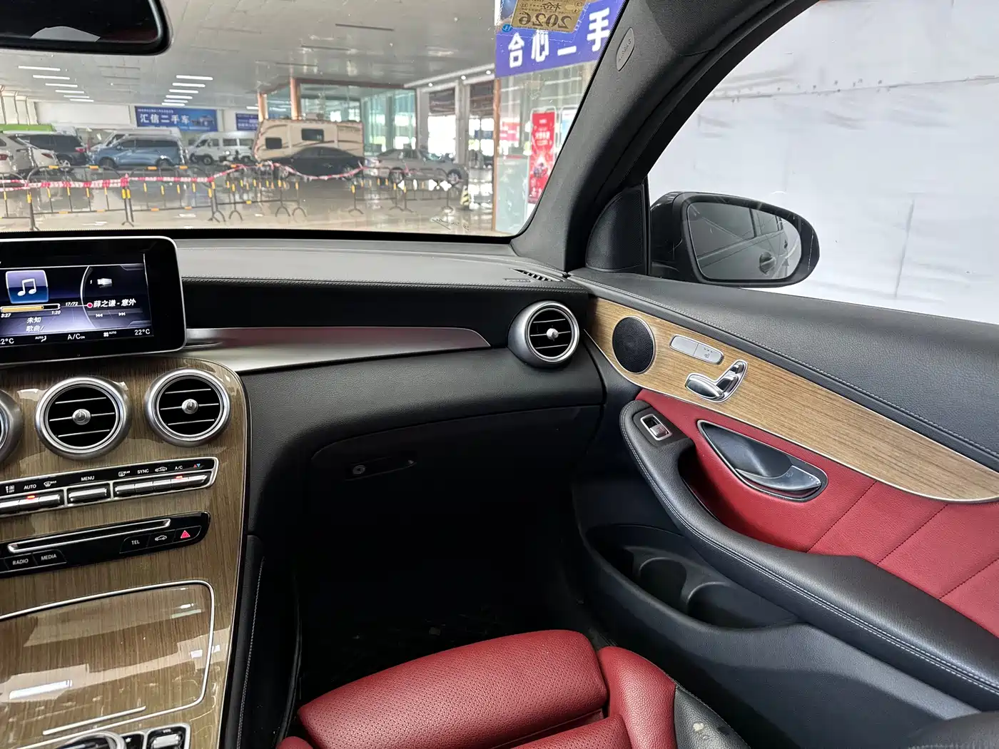 Mercedes-Benz GLC Coupe 2018 GLC 260 4MATIC Coupe SUV фото 14