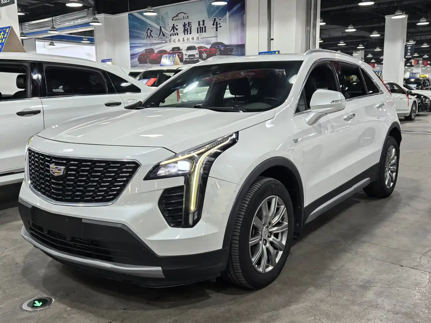 Cadillac XT4 2018 Model 28T 4WD Leading фото 2