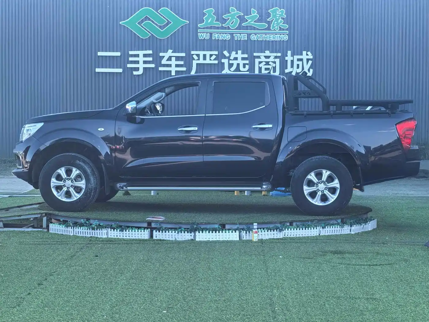 Nissan Navara 2019 2017 Model 2.5L Automatic 4WD Luxury QR25