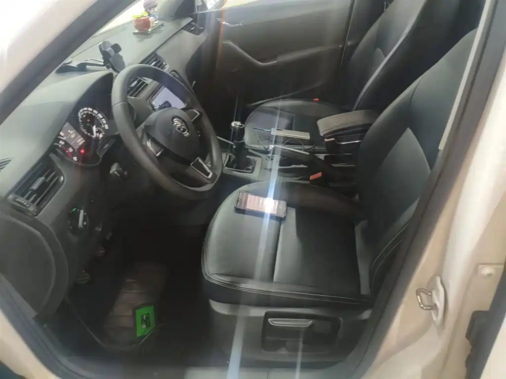 Škoda Rapid 2020 1.5L Manual Standard фото 15