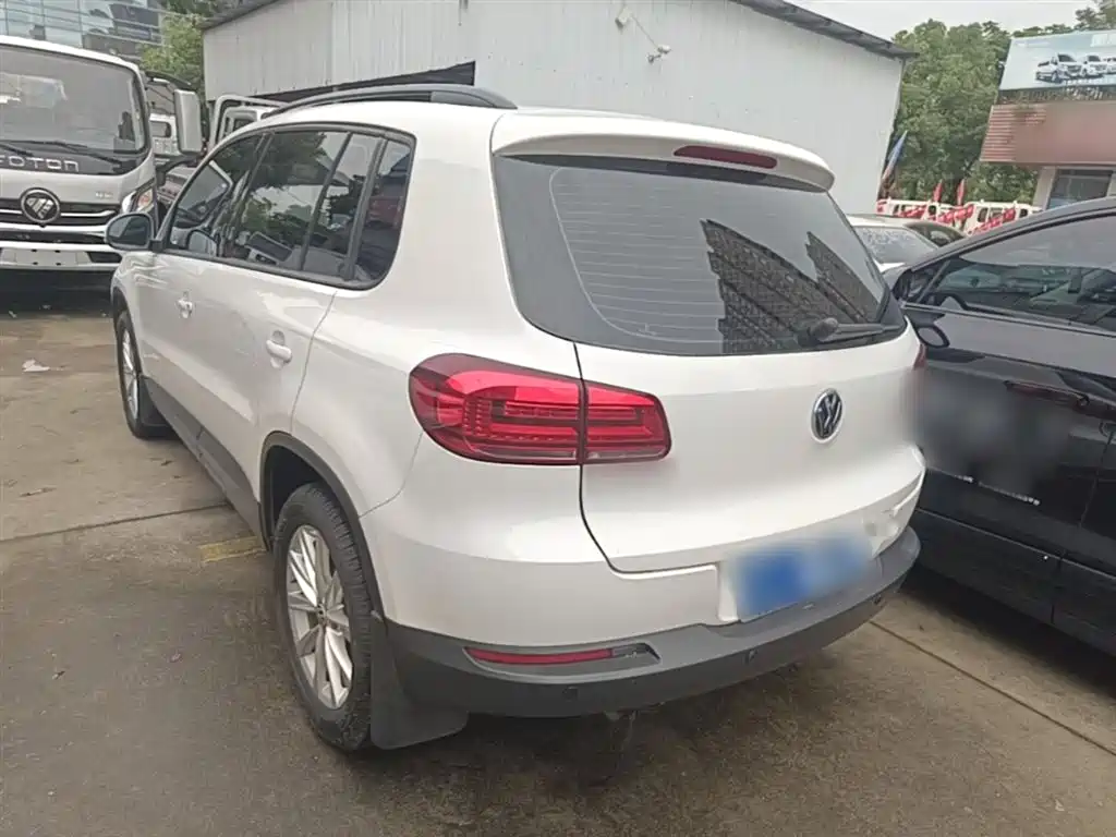 VOLKSWAGEN TIGUAN